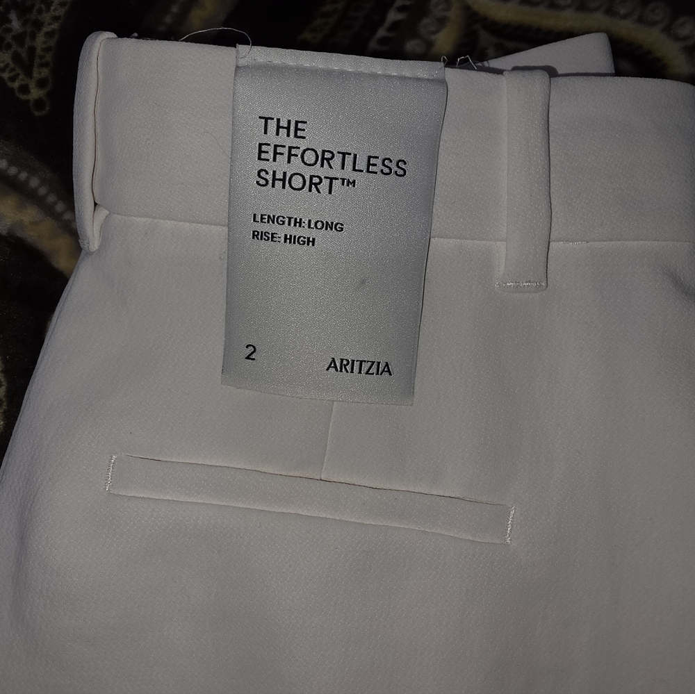 Aritzia High-Waist White Tailored Shorts; The Effortless - Picture 2 of 3